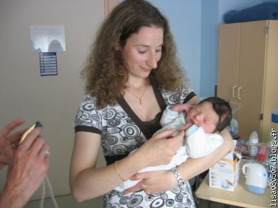 elle a l'air fier sa tante laetitia